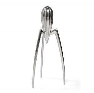 Philippe Starcki äriliselt kõige edukamaks esemeks kujunes sidrunipress Juicy Salif, paljudelt sisekujundusvaadetelt tuttav skulpturaalne vorm.
